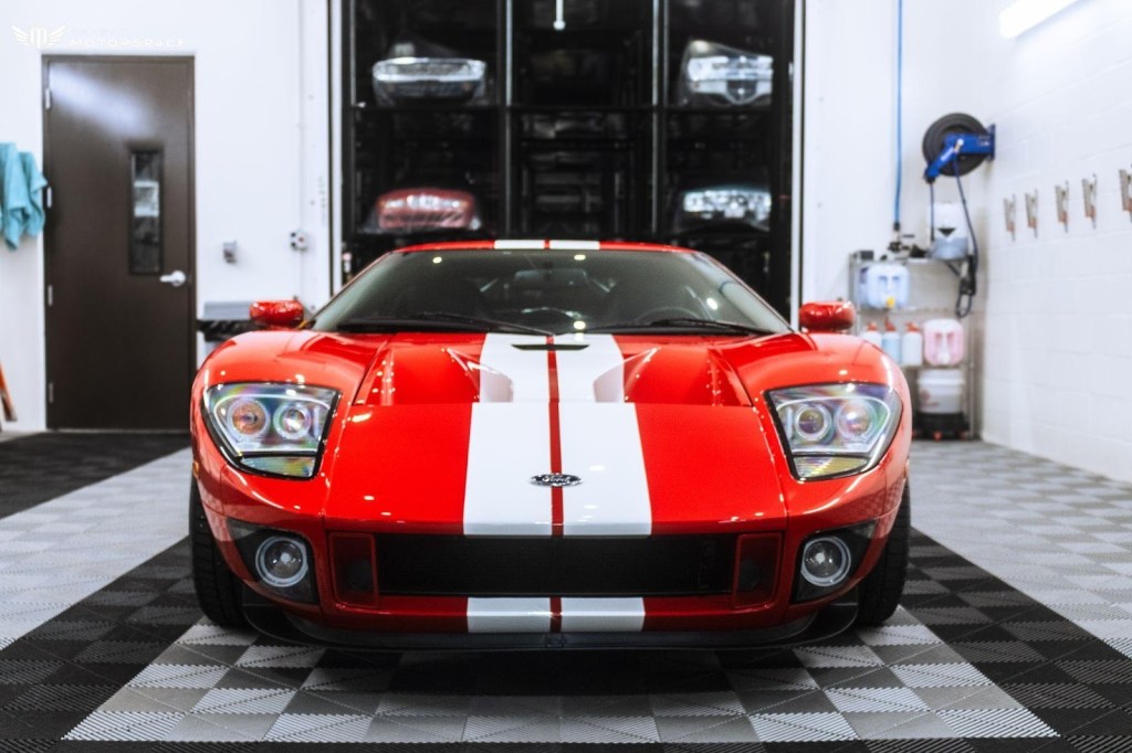 How to Maintain a Showroom Finish on Your Luxury&nbsp;Vehicle